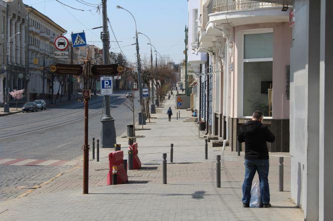 Як вінничани дотримуються карантину. Фоторепортаж з Соборної, фото №6 на сайті 20minut.ua