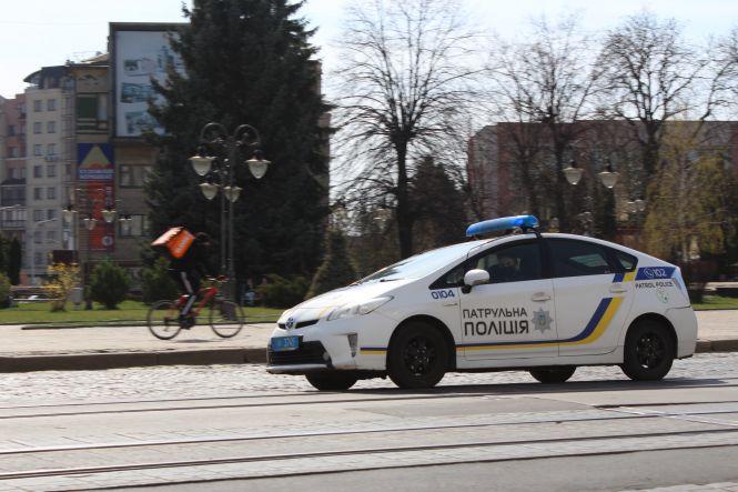 Як вінничани дотримуються карантину. Фоторепортаж з Соборної, фото №15 на сайті 20minut.ua