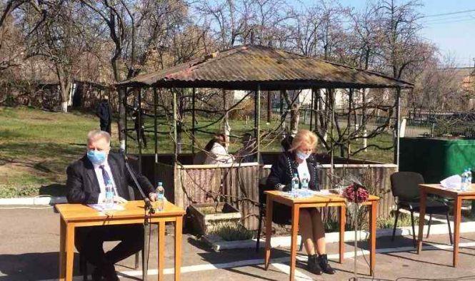 Новини Вінниці - фото з Сесія під вишнями.  Історичні фото з Теплика, де за посаду голови райради платять двом людям Сесія під вишнями.  Історичні фото з Теплика, де за посаду голови райради платять двом людям, фото №5 на сайті 20minut.ua