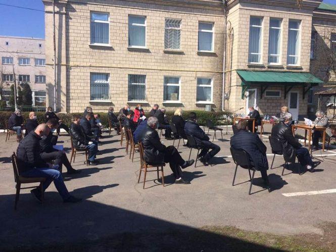 Новини Вінниці - фото з Сесія під вишнями.  Історичні фото з Теплика, де за посаду голови райради платять двом людям Сесія під вишнями.  Історичні фото з Теплика, де за посаду голови райради платять двом людям, фото №1 на сайті 20minut.ua