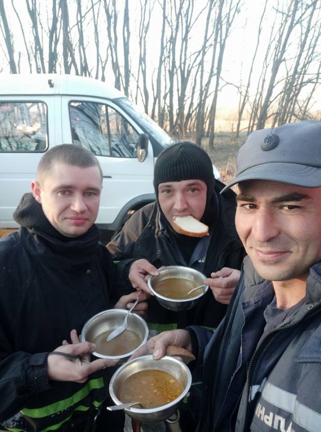 З пожежі в Чорнобилі врятували більчат: зворушливі фото уцілілих тварин - фото 398044