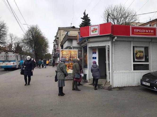 Ми перевірили: чи дотримуються хмельничани соціальної дистанції, фото №3 на сайті vsim.ua