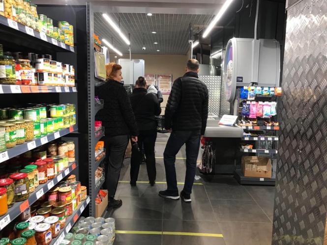 Ми перевірили: чи дотримуються хмельничани соціальної дистанції, фото №1 на сайті vsim.ua