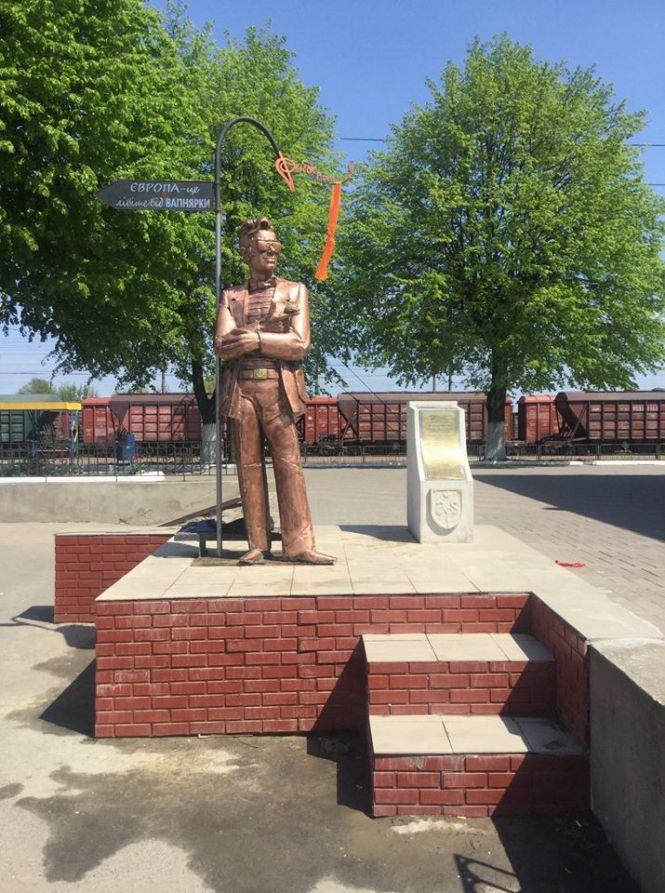 Новини Вінниці - фото з «А Зеленський мовчить. На жоден лист не відповів». Розмова з сатириком
 Чорногузом  у день народження «А Зеленський мовчить. На жоден лист не відповів». Розмова з сатириком
 Чорногузом  у день народження, фото №7 на сайті 20minut.ua