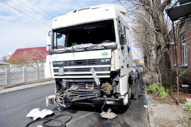Новини Козятина - фото з Автомобіль DAF на швидкості в'їхав в будівлю редакції «Вісник Козятинщини» Автомобіль DAF на швидкості в'їхав в будівлю редакції «Вісник Козятинщини», фото №1 на сайті 20minut.ua