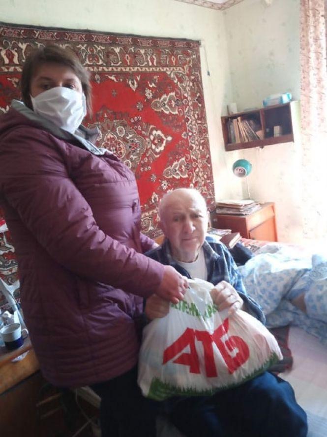 Пенсіонерам у Козятині розносять продуктові набори. Що в пакеті?, фото №2 на сайті 20minut.ua