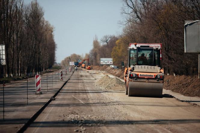 Новини Вінниці - фото з За Гайсином ремонтують дорогу. Водіїв попереджують про реверсний рух За Гайсином ремонтують дорогу. Водіїв попереджують про реверсний рух, фото №1 на сайті 20minut.ua