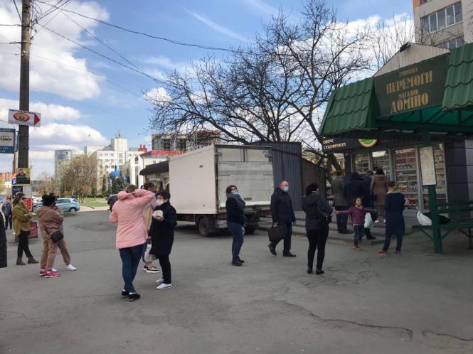 Як хмельничани “штурмують” магазини напередодні Великодня (ФОТО), фото №4 на сайті vsim.ua