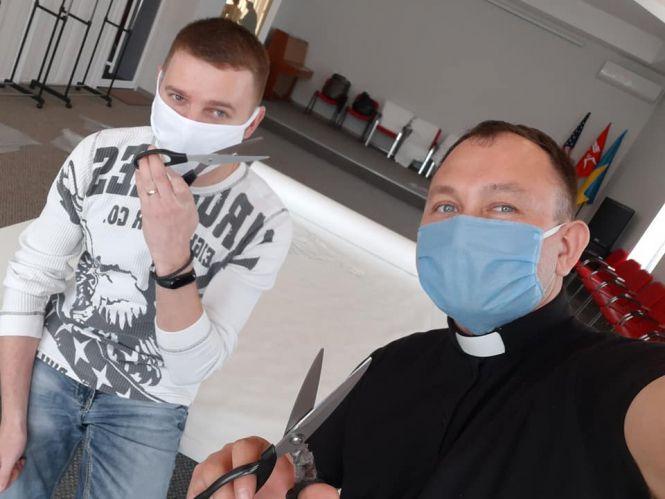 Новини Тернополя - фото з Розвіз тисячу пасок і придумав як безпечно їх освятити: як карантин змінив життя відомого священника-блогера Розвіз тисячу пасок і придумав як безпечно їх освятити: як карантин змінив життя відомого священника-блогера, фото №1 на сайті 20minut.ua
