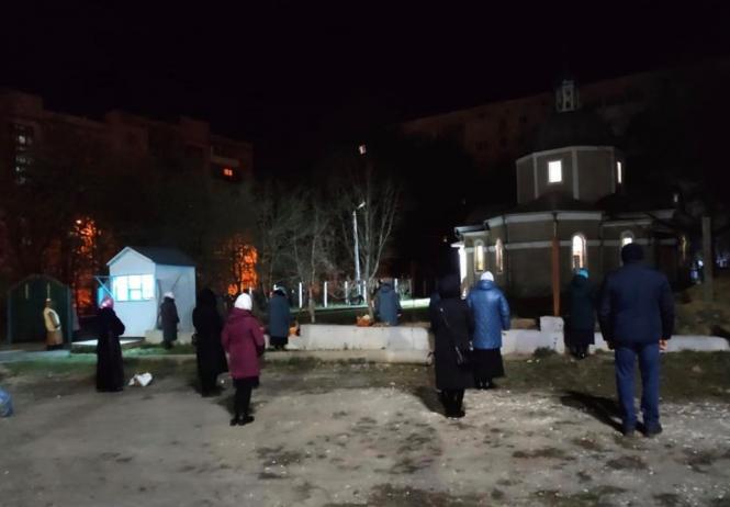 Великдень під час карантину: як хмельничани вночі святили паску (ФОТО), фото №1 на сайті vsim.ua