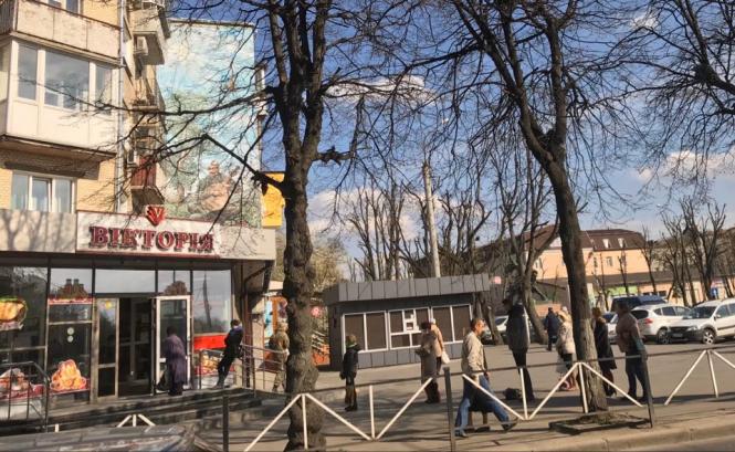 Як хмельничани “штурмують” магазини напередодні Великодня (ФОТО), фото №8 на сайті vsim.ua