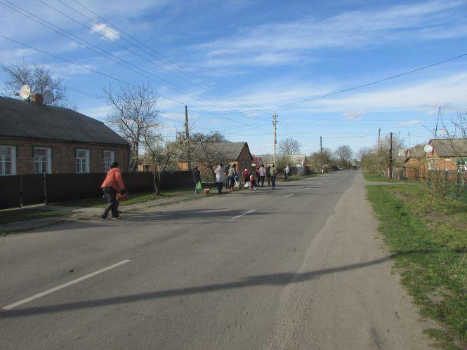 Пасхальні кошики наші земляки освячували в капличках та на вулиці, фото №4 на сайті 20minut.ua