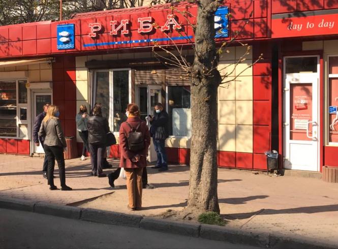 Як хмельничани “штурмують” магазини напередодні Великодня (ФОТО), фото №9 на сайті vsim.ua