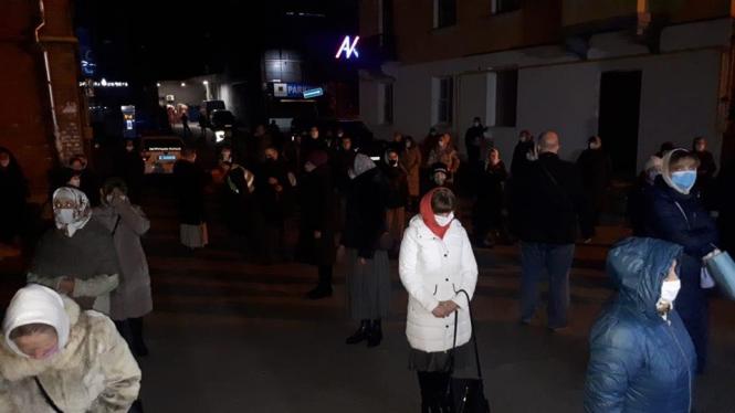 Великдень під час карантину: як хмельничани вночі святили паску (ФОТО), фото №2 на сайті vsim.ua