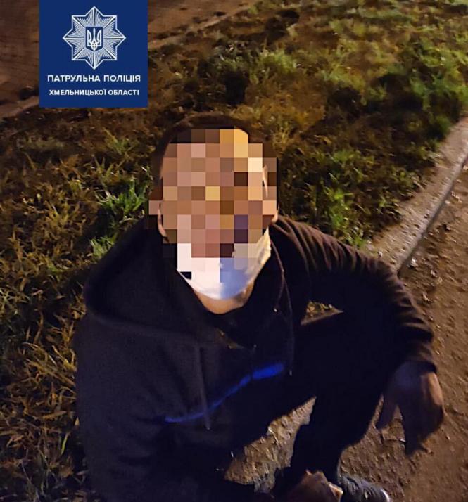 На изображении может находиться: на улице