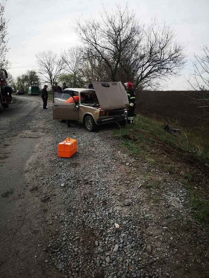 Новини Вінниці - фото з В Іллінецькому районі рятувальники «вирізали» потерпілого з побитого авто В Іллінецькому районі рятувальники «вирізали» потерпілого з побитого авто, фото №2 на сайті 20minut.ua