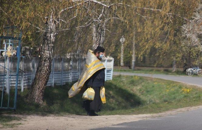 Новини Вінниці - фото з У Сальнику поховали першу померлу від коронавірусу. Як все було У Сальнику поховали першу померлу від коронавірусу. Як все було, фото №2 на сайті 20minut.ua