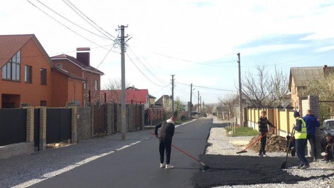 Новини Вінниці - фото з Жителі Пирогово самі побудували дорогу. Вийшло дешевше, ніж в складчину з містом Жителі Пирогово самі побудували дорогу. Вийшло дешевше, ніж в складчину з містом, фото №3 на сайті 20minut.ua