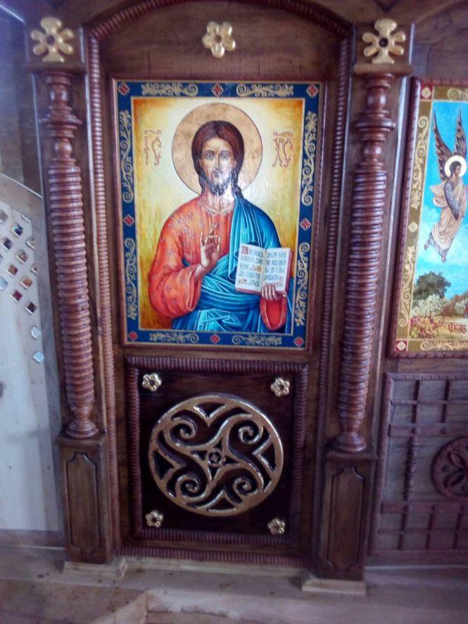 Новини Вінниці - фото з На дзвонах вибили напис: «Мала Ростівка…»  Родина фермера відновила храм, якому 244 роки На дзвонах вибили напис: «Мала Ростівка…»  Родина фермера відновила храм, якому 244 роки, фото №11 на сайті 20minut.ua