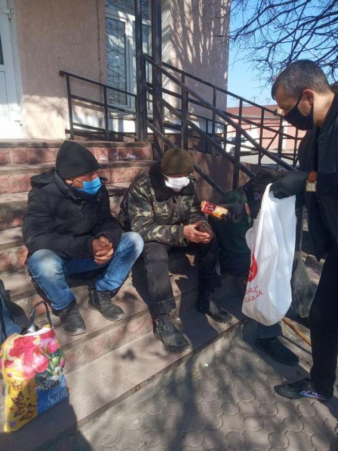 Новини Вінниці - фото з Маски зі смітників? Як живеться безхатькам під час катантину та хто їм допомагає Маски зі смітників? Як живеться безхатькам під час катантину та хто їм допомагає, фото №3 на сайті 20minut.ua