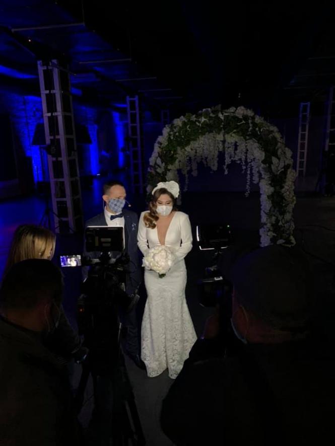 Новини Хмельницького - фото з Перше в Україні онлайн-весілля: історія хмельничанина Ігоря та  львів’янки Інни На изображении может находиться: 1 человек, свадьба и ночь