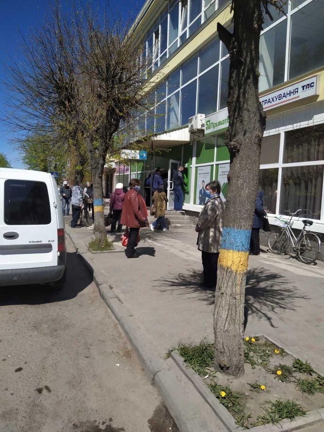 Новини Козятина - фото з Козятин сьогодні: черги до банків та за кавою Козятин сьогодні: черги до банків та за кавою, фото №3 на сайті 20minut.ua