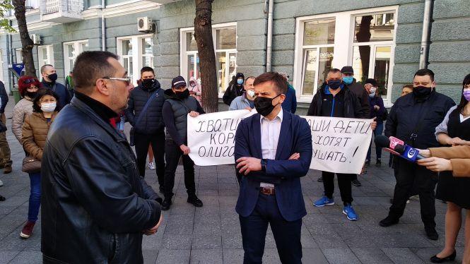 Підприємці ринків Житомира провели «голодний» мітинг протесту проти ігнорування їхніх прав та за відкриття закладів торгівлі, фото №1 на сайті 20minut.ua