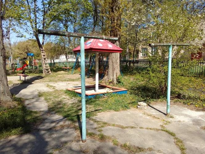 Новини Хмельницького - фото з Як виглядають дитячі майданчики в Хмельницькому під час карантину (ФОТО) Як виглядають дитячі майданчики в Хмельницькому під час карантину (ФОТО), фото №10 на сайті vsim.ua
