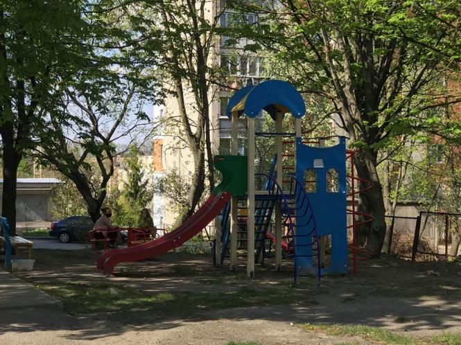 Новини Хмельницького - фото з Як виглядають дитячі майданчики в Хмельницькому під час карантину (ФОТО) Як виглядають дитячі майданчики в Хмельницькому під час карантину (ФОТО), фото №4 на сайті vsim.ua
