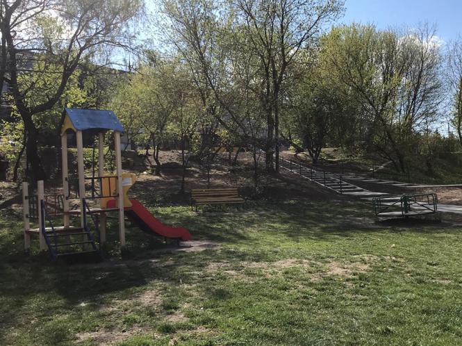 Новини Хмельницького - фото з Як виглядають дитячі майданчики в Хмельницькому під час карантину (ФОТО) Як виглядають дитячі майданчики в Хмельницькому під час карантину (ФОТО), фото №12 на сайті vsim.ua
