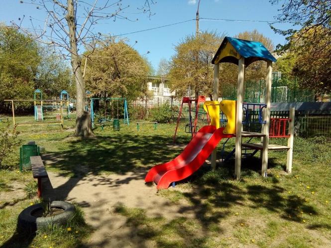 Новини Хмельницького - фото з Як виглядають дитячі майданчики в Хмельницькому під час карантину (ФОТО) Як виглядають дитячі майданчики в Хмельницькому під час карантину (ФОТО), фото №8 на сайті vsim.ua