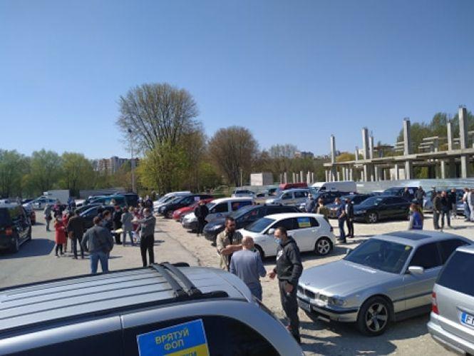 Новини Тернополя - фото з У Тернополі підприємці організували автопробіг, аби захистити малий та середній бізнес. Що вимагали? У Тернополі підприємці організували автопробіг, аби захистити малий та середній бізнес. Що вимагали?, фото №4 на сайті 20minut.ua