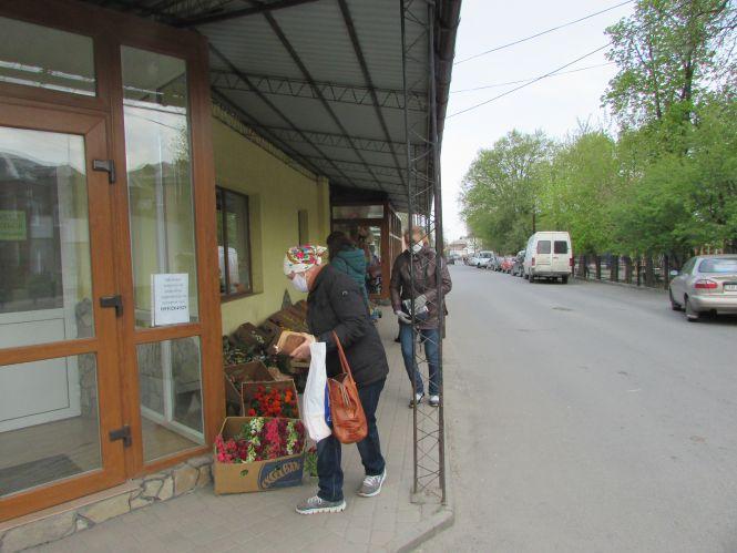 Новини Козятина - фото з Рейд містом: людні вулиці та черги біля магазинів Рейд містом: людні вулиці та черги біля магазинів, фото №4 на сайті 20minut.ua