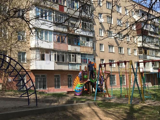 Новини Хмельницького - фото з Як виглядають дитячі майданчики в Хмельницькому під час карантину (ФОТО) Як виглядають дитячі майданчики в Хмельницькому під час карантину (ФОТО), фото №13 на сайті vsim.ua