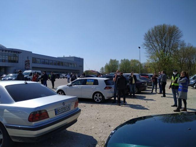 Новини Тернополя - фото з У Тернополі підприємці організували автопробіг, аби захистити малий та середній бізнес. Що вимагали? У Тернополі підприємці організували автопробіг, аби захистити малий та середній бізнес. Що вимагали?, фото №3 на сайті 20minut.ua