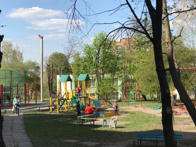 Новини Хмельницького - фото з Як виглядають дитячі майданчики в Хмельницькому під час карантину (ФОТО) Як виглядають дитячі майданчики в Хмельницькому під час карантину (ФОТО), фото №7 на сайті vsim.ua