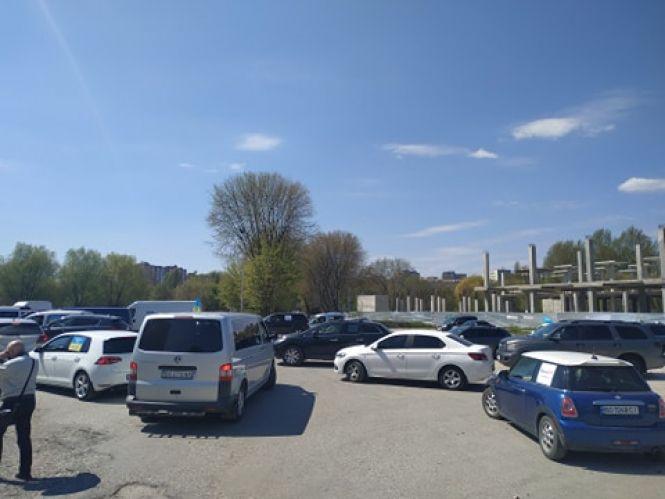 Новини Тернополя - фото з У Тернополі підприємці організували автопробіг, аби захистити малий та середній бізнес. Що вимагали? У Тернополі підприємці організували автопробіг, аби захистити малий та середній бізнес. Що вимагали?, фото №1 на сайті 20minut.ua