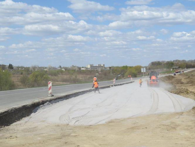 Новини Хмельницького - фото з У Хмельницькому триває капітальний ремонт об’їзної дороги (ФОТО) У Хмельницькому триває капітальний ремонт об’їзної дороги (ФОТО), фото №7 на сайті vsim.ua