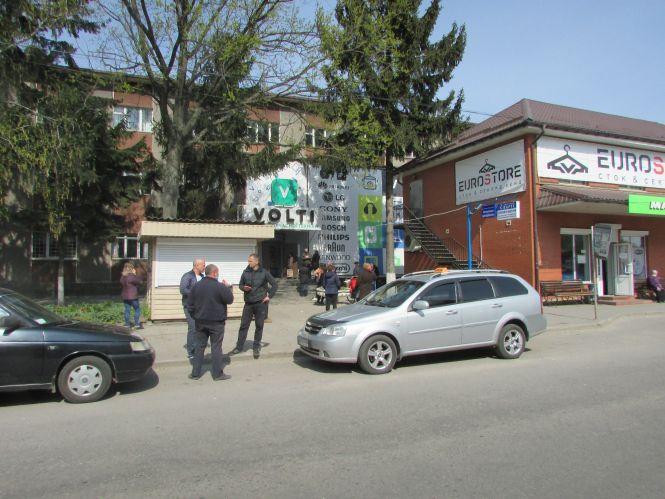 Новини Козятина - фото з Рейд містом: людні вулиці та черги біля магазинів Рейд містом: людні вулиці та черги біля магазинів, фото №2 на сайті 20minut.ua