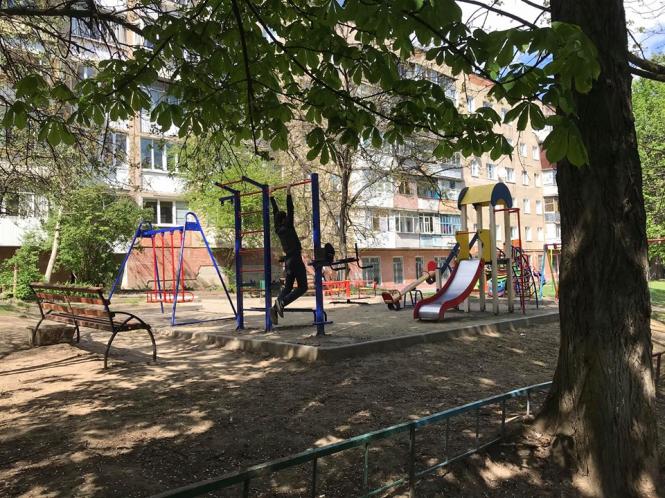 Новини Хмельницького - фото з Як виглядають дитячі майданчики в Хмельницькому під час карантину (ФОТО) Як виглядають дитячі майданчики в Хмельницькому під час карантину (ФОТО), фото №6 на сайті vsim.ua