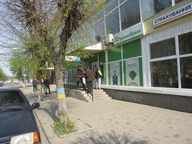 Новини Козятина - фото з Рейд містом: людні вулиці та черги біля магазинів Рейд містом: людні вулиці та черги біля магазинів, фото №1 на сайті 20minut.ua