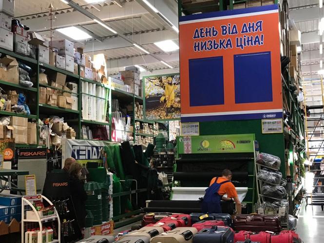 Натовпи та безкінечні черги: що відбувається в “Епіцентрі” під час карантину (ФОТО), фото №9 на сайті vsim.ua