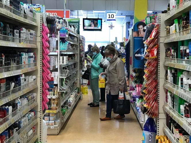 Натовпи та безкінечні черги: що відбувається в “Епіцентрі” під час карантину (ФОТО), фото №1 на сайті vsim.ua