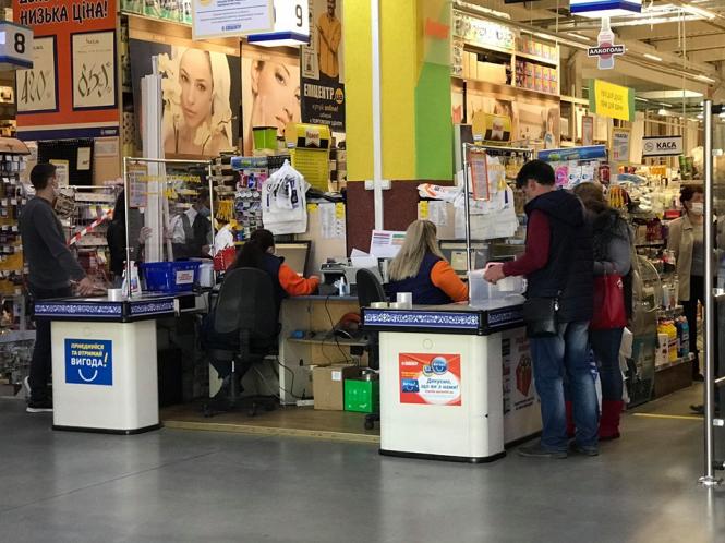 Натовпи та безкінечні черги: що відбувається в “Епіцентрі” під час карантину (ФОТО), фото №5 на сайті vsim.ua