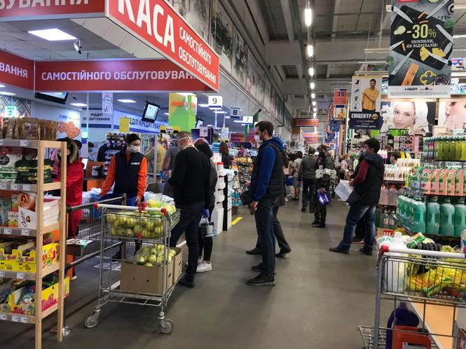 Натовпи та безкінечні черги: що відбувається в “Епіцентрі” під час карантину (ФОТО), фото №16 на сайті vsim.ua