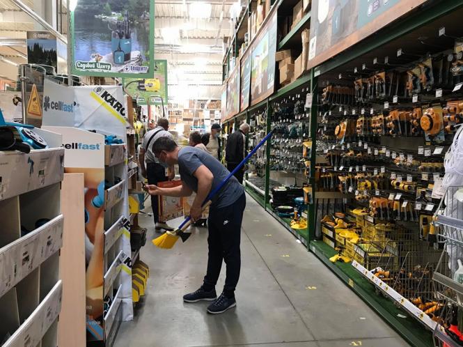 Натовпи та безкінечні черги: що відбувається в “Епіцентрі” під час карантину (ФОТО), фото №15 на сайті vsim.ua