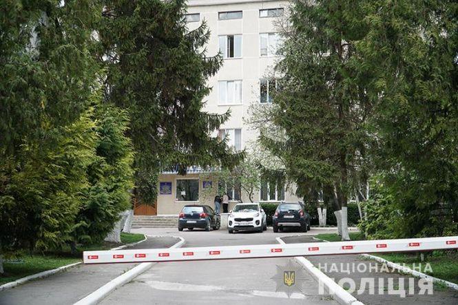 Новини Тернополя - фото з У Тернополі "на гарячому" затримали посадовця з 500 доларами хабара (ФОТО. ВІДЕО) У Тернополі "на гарячому" затримали посадовця з 500 доларами хабара (ФОТО. ВІДЕО), фото №1 на сайті 20minut.ua