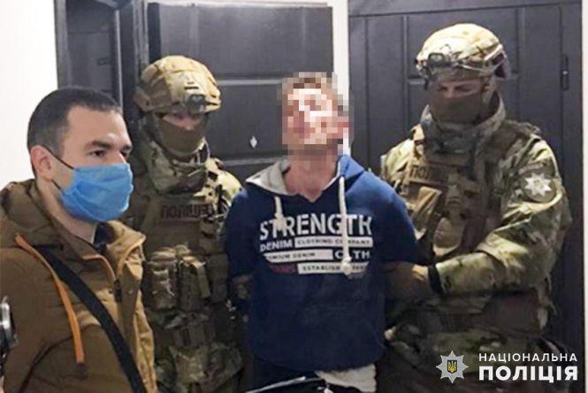 Грабіж замість побачення. У Хмельницькому затримали зловмисників, які нападали на іноземців, фото №2 на сайті vsim.ua