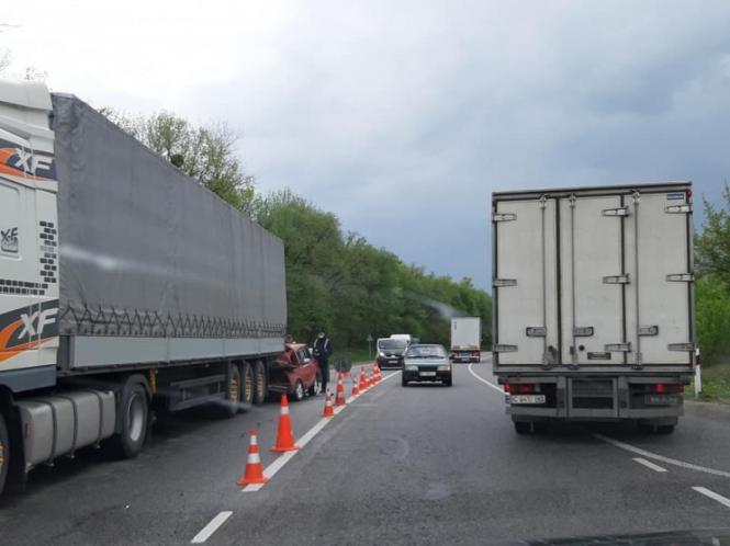 Новини Вінниці - фото з Вінничанин на «п’ятірці» врізався у вантажівку «ДАФ». Є постраждалі З’явилися подробиці масштабної ДТП з він…