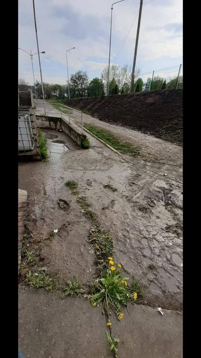 Новини Житомира - фото з Нещодавно побудована автозаправка UPG виявилася з несправною каналізацією та затопила ЕКО маркет та прилеглі будинки Нещодавно побудована автозаправка UPG виявилася з несправною каналізацією та затопила ЕКО маркет та прилеглі будинки, фото №1 на сайті 20minut.ua